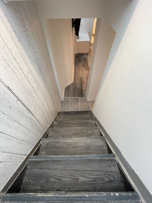 323 Montfort St, Home with 2 bedrooms, 3 bathrooms and 3 parking in Vanier ON | Image 25