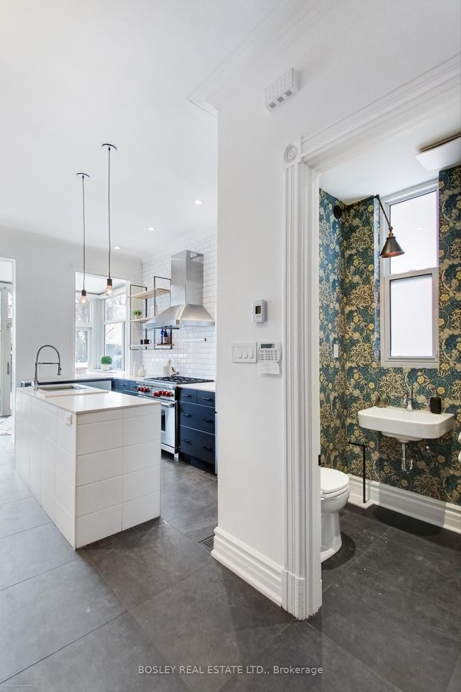 282 Crawford St, House attached with 5 bedrooms, 4 bathrooms and 1 parking in Toronto ON | Image 10