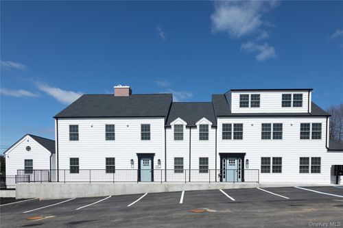 apt-102-1090 New York Ave, Huntington Station, NY, 11746-1392 | Card Image