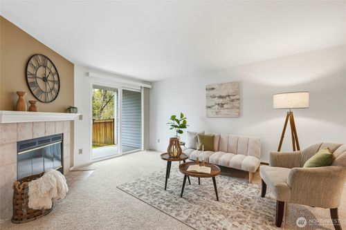 d105-12720 Ne 10th Pl, Bellevue, WA, 98005-2573 | Card Image