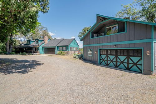 4970 Old Stage Rd, Central Point, OR, 97502-8705 | Card Image