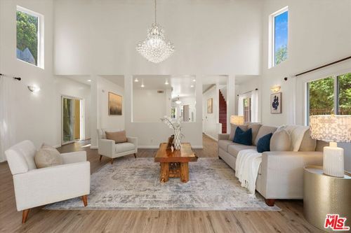 5216 Sale Ave, Woodland Hills, CA, 91364-1405 | Card Image