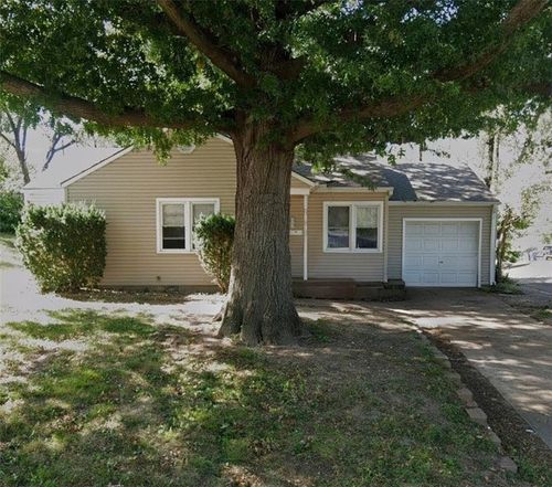 300 9th St, Warrensburg, MO, 64093-2553 | Card Image