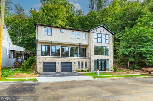 810 Maple Ln, ASTON, PA, 19014-1440 | Card Image