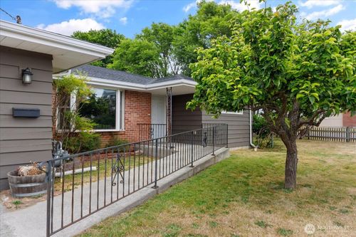 672 Se 4th Avenue, Oak Harbor, WA, 98277 | Card Image