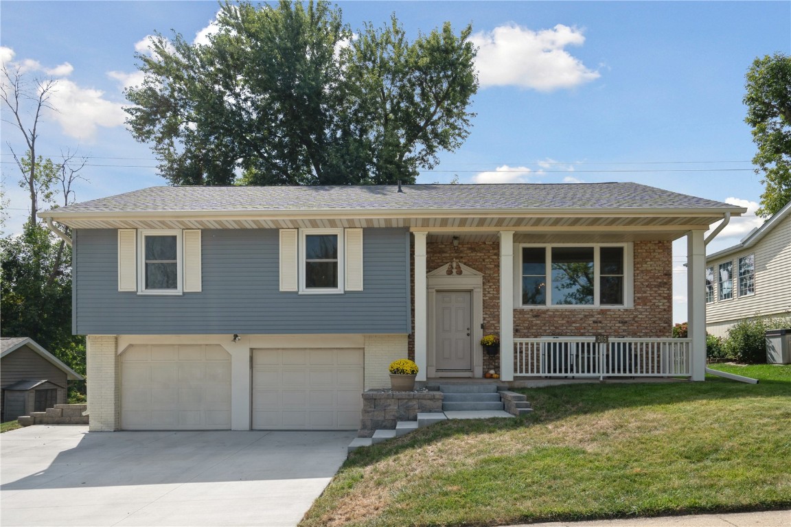 Brentwood Dr, Cedar Rapids, IA 52402