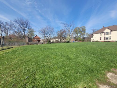 2939 Sheridan St, Detroit, MI, 48214-1724 | Card Image