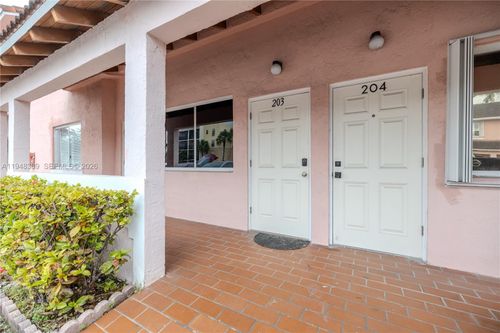 apt-203-8013 Lake Dr, Doral, FL, 33166-7833 | Card Image