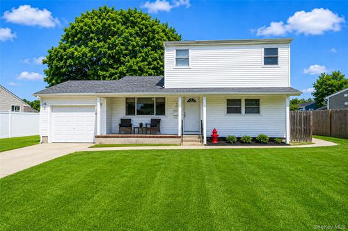 117 Timberline Dr, Brentwood, NY, 11717-5712 | Card Image