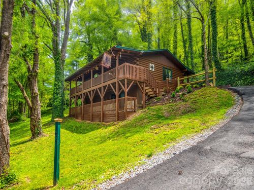 154 Cedarwood Dr, Waynesville, NC, 28785-7629 | Card Image