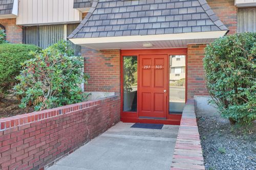 297-297 High Path Rd, Windsor, CT, 06095-4120 | Card Image