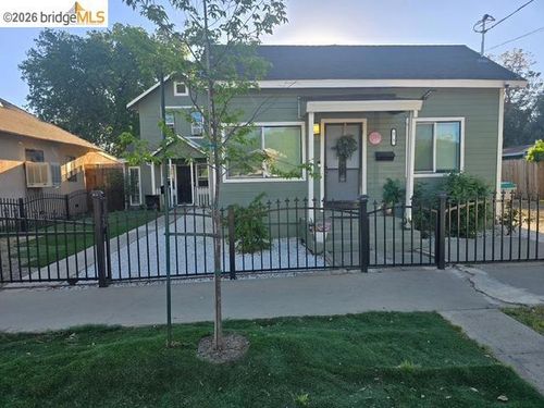 135 4th St, Woodland, CA, 95695-3301 | Card Image