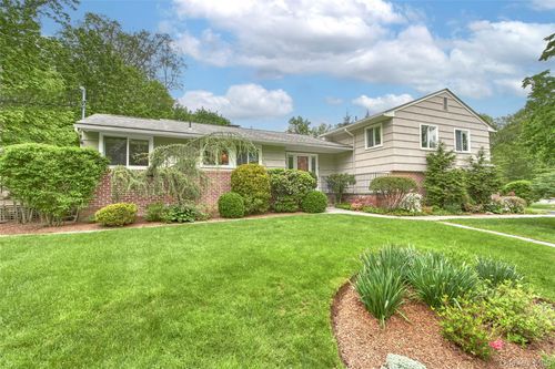 102 Butternut Rd, Briarcliff Manor, NY, 10510-2223 | Card Image