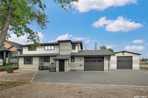 3102 Caen St, Saskatoon, SK, S7M3N5 | Card Image