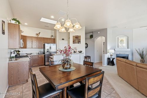 7512 W Sweet River Rd, Tucson, AZ, 85743-1464 | Card Image
