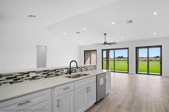 733 Sunset Pointe Dr, House other with 4 bedrooms, 2 bathrooms and null parking in Lake Placid FL | Image 13