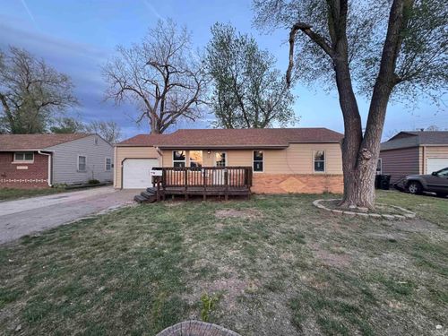 819 Vassar, Salina, KS, 67401 | Card Image