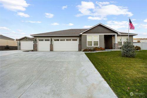 1309 S 38th Avenue, West Richland, WA, 99353 | Card Image