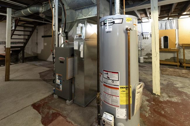 Newer Furnace and Water Heater | Image 21