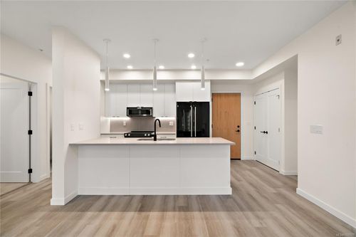 304-610 Lampson St, Esquimalt, BC, V9A6A1 | Card Image