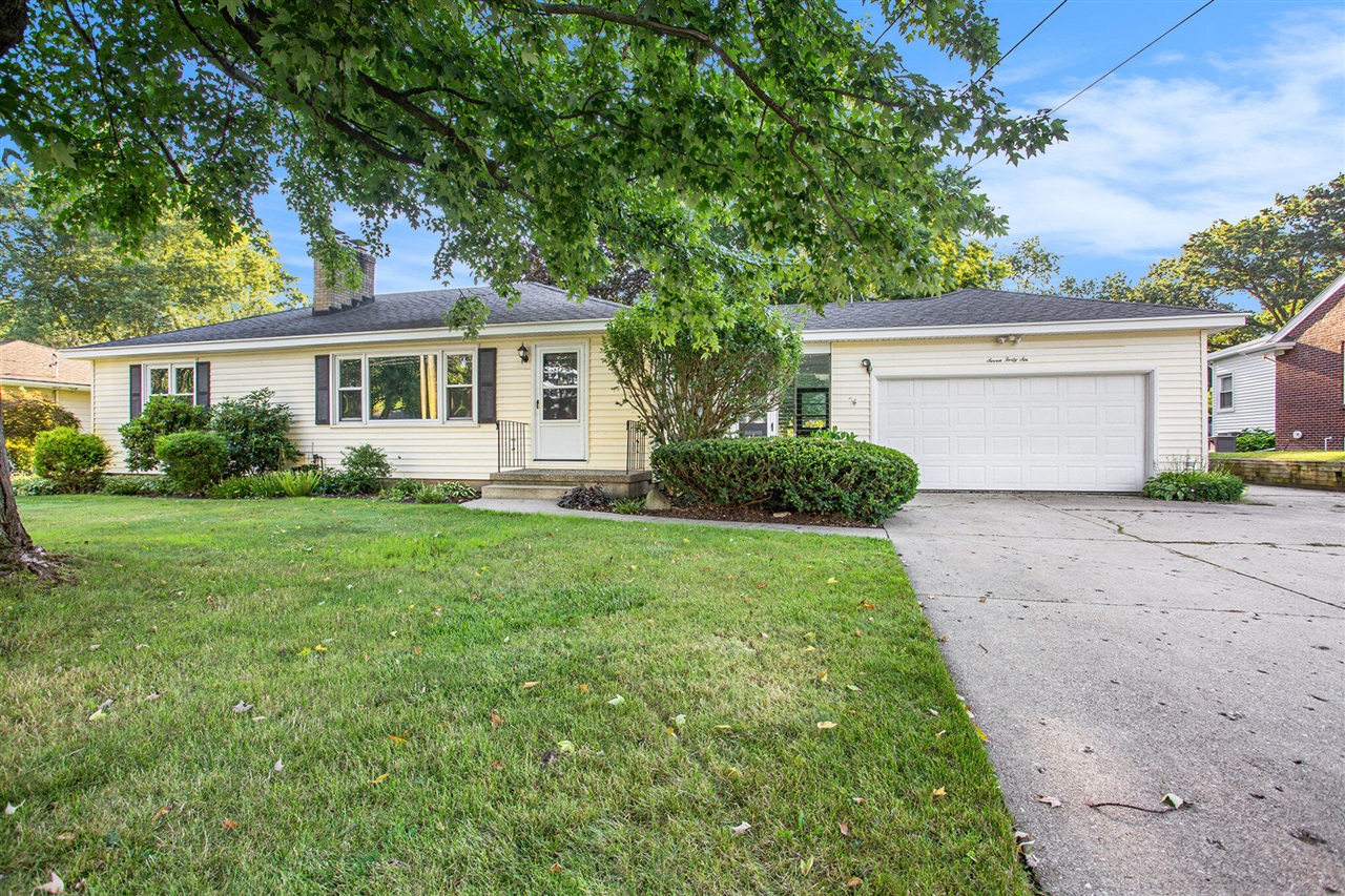 Carpenter Ave, Grand Rapids, MI 49504