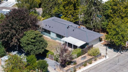 860 Norlee St, Sebastopol, CA, 95472-2749 | Card Image
