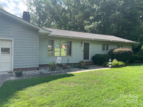 124 Stoneybrook Rd, Salisbury, NC, 28147-8243 | Card Image
