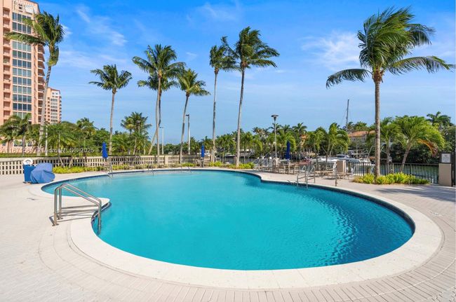 APT-1015 - 90 Edgewater Dr, Condo with 2 bedrooms, 2 bathrooms and null parking in Coral Gables FL | Image 16