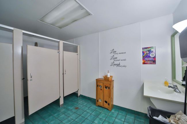 Main Level Bathroom 2 | Image 16