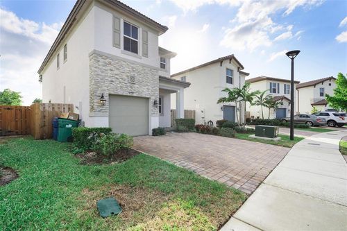 2441-2441 Nw 131st Cir, Miami, FL, 33167-1385 | Card Image