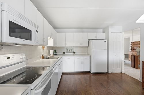 403-144 Marble St, Stoneham, MA, 02180-2769 | Card Image