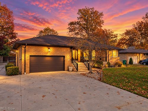 6239 Crossview Rd, Seven Hills, OH, 44131-3102 | Card Image