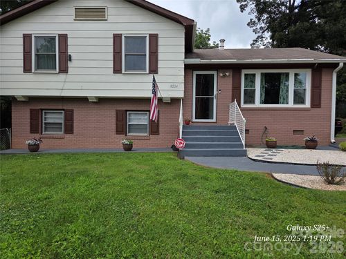 8224 Carrolwood Dr, Charlotte, NC, 28217-4905 | Card Image