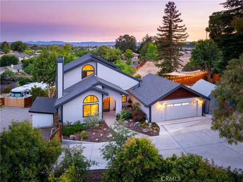 818 Jackson Dr, Paso Robles, CA, 93446-1812 | Card Image