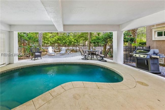 Cool off after a day at the beach in the private p | Image 44