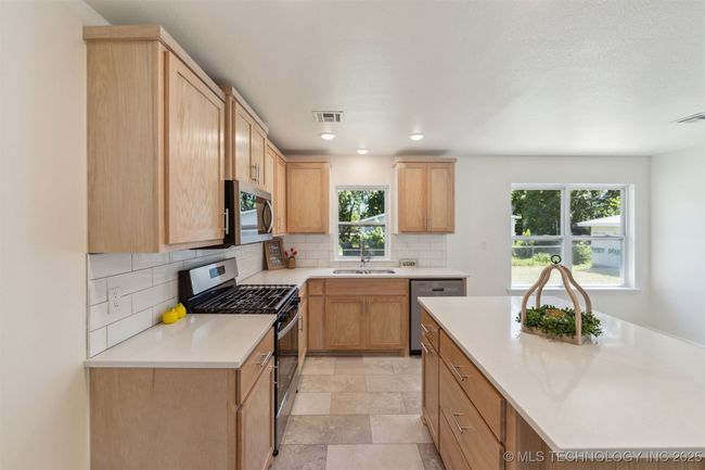 201 W 9 Th St, House other with 2 bedrooms, 1 bathrooms and null parking in Claremore OK | Image 6