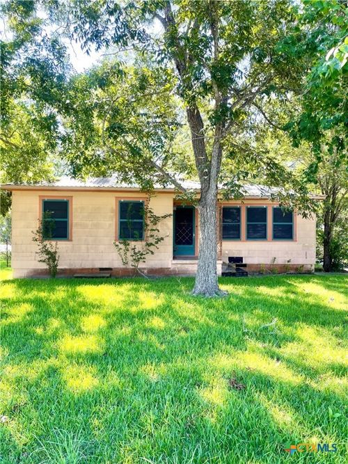 109 E Heard St, Ganado, TX, 77962-8457 | Card Image