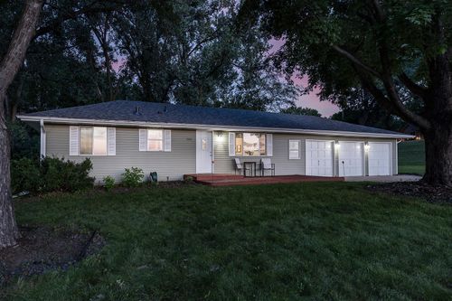 1515 Woodhill Rd, Burnsville, MN, 55337-2223 | Card Image