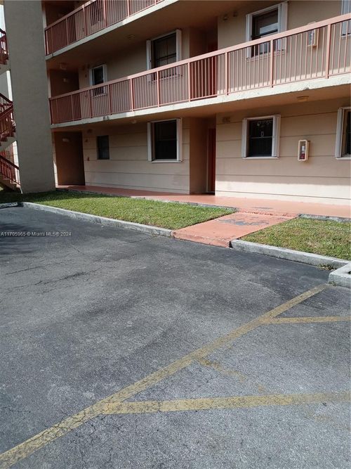 6-10253 Nw 9th Street Cir, Miami, FL, 33172-6641 | Card Image