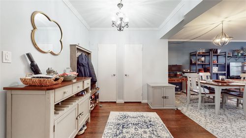 c17-67-38 108th St, Forest Hills, NY, 11375 | Card Image