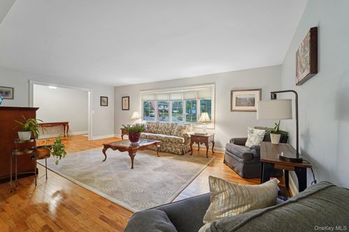 84 Townline Rd, Nanuet, NY, 10954-3726 | Card Image