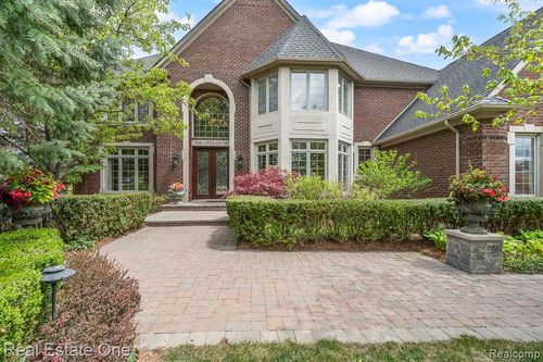 2483 Spyglass Dr, Oakland, MI, 48363-2461 | Card Image