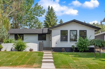 9828 19 St Sw, House detached with 4 bedrooms, 4 bathrooms and 4 parking in Calgary AB | Image 1