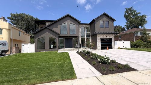 1931 Stratford Dr, Westbury, NY, 11590-5826 | Card Image