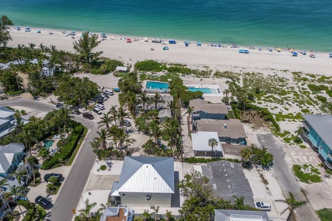 104 77 Th St, House other with 2 bedrooms, 2 bathrooms and null parking in HOLMES BEACH FL | Image 35