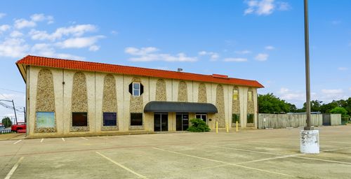 2811 W Division St, Arlington, TX, 76012-4808 | Card Image