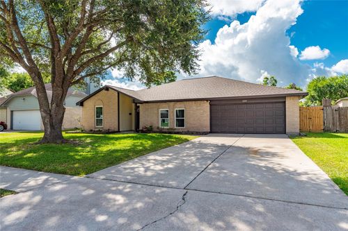 320 Creek Bend Dr, League City, TX, 77573-3109 | Card Image