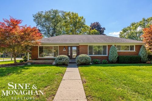 605 Hidden Ln, Grosse Pointe Woods, MI, 48236-1520 | Card Image