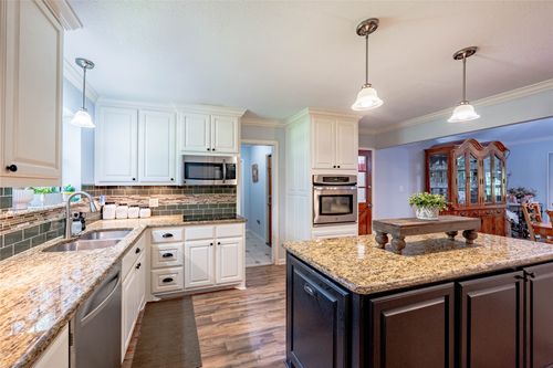 5 Linden Ln, Athens, TX, 75751-9009 | Card Image