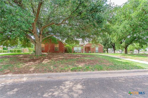 524 Neches St, Belton, TX, 76513-1002 | Card Image